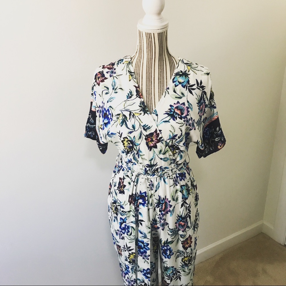 Women’s Off White Floral Jumpsuit - Picture 2 of 8
